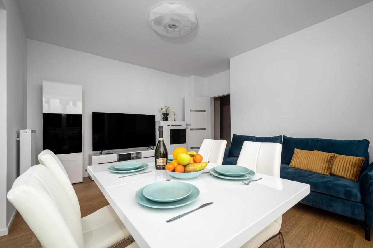 Your Apartments Okrzei 12 วอร์ซอ ภายนอก รูปภาพ